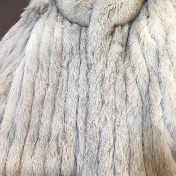 Vintage Saga Fox Fur Jacket with 100% Bemberg Liner. Approximate size M or 8. - Picture 7 of 8